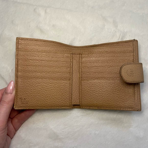Gucci Interlocking GG Bifold Beige Leather Wallet - Picture 11 of 14